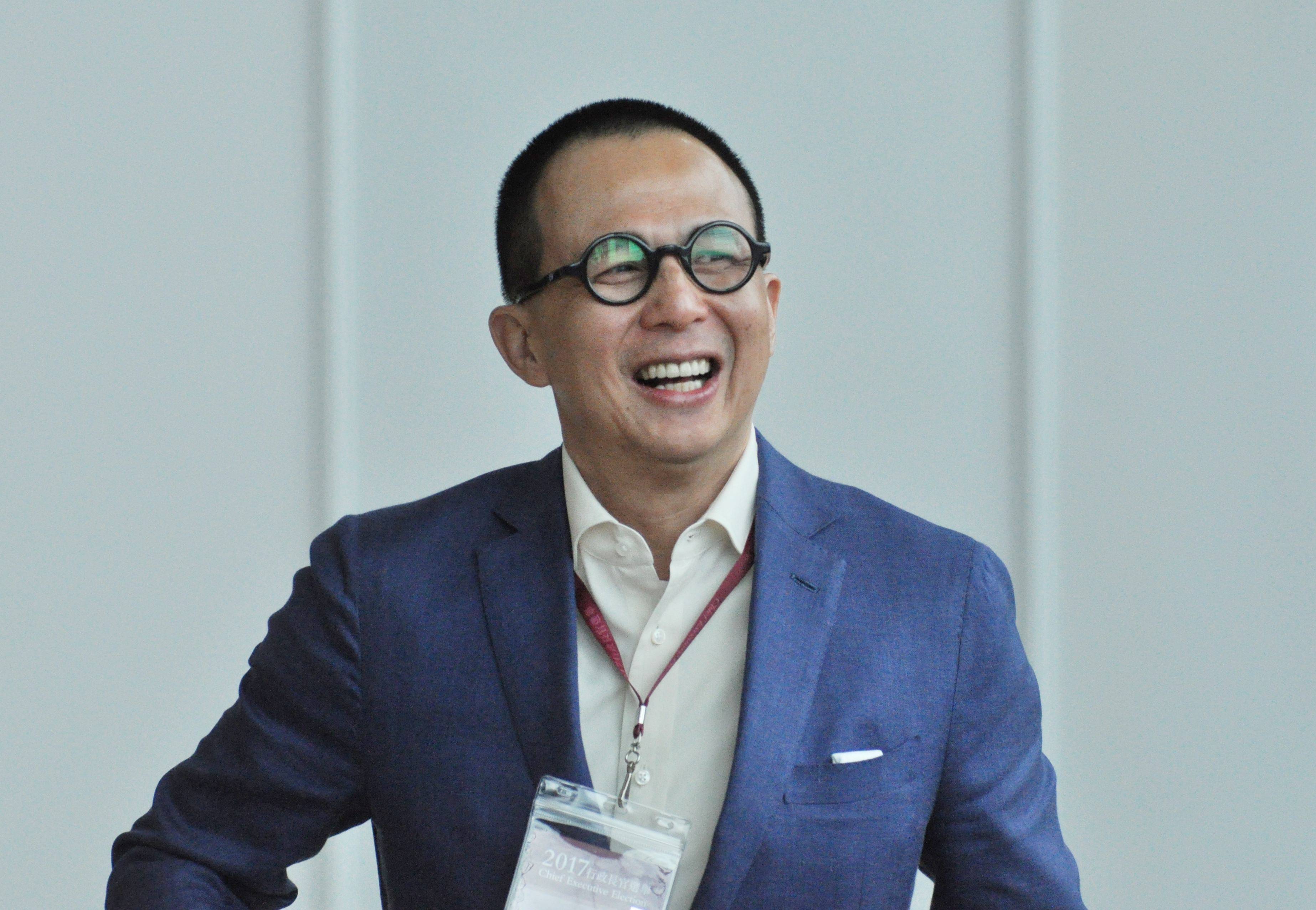 電盈主席李澤楷發表聲明，表示對事件高度關注，嚴肅跟進事故，並會承擔傷者的醫療費用及提供協助。