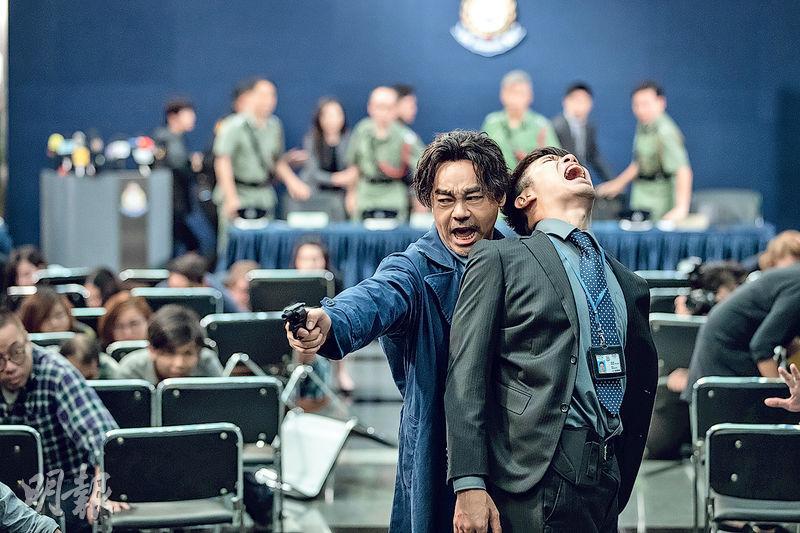 劉青雲在電影《神探大戰》除了要對空氣演戲之外，還要應付連場動作，他大呻辛苦。