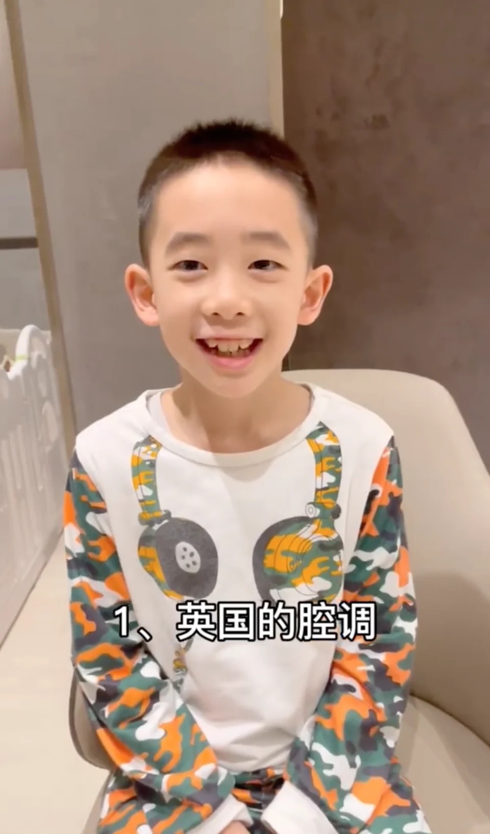 Jasper用風趣的方式展現6種語言