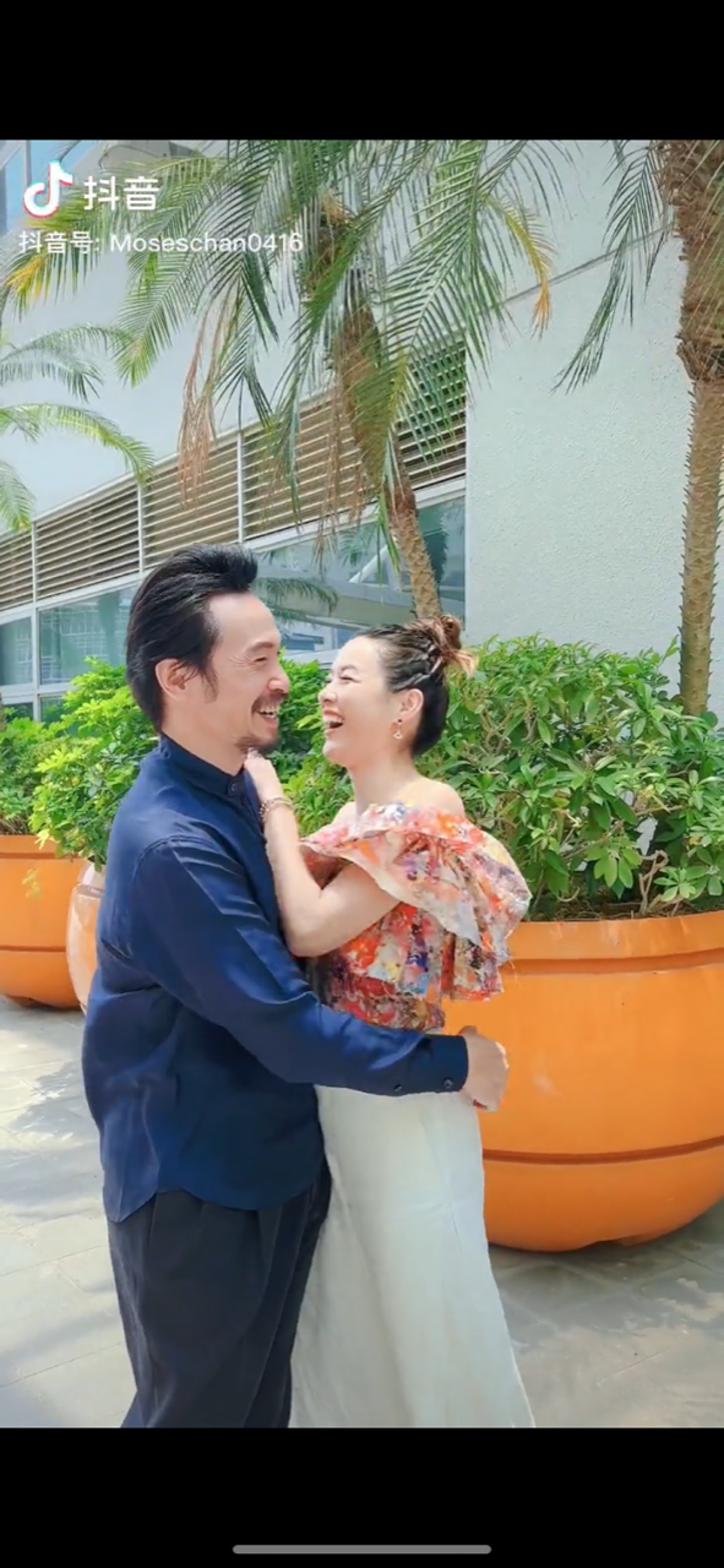 陳豪 (Moses)日前就在社交平台上分享同老婆陳茵媺 (Aimee)甜蜜漫步電視城的短片