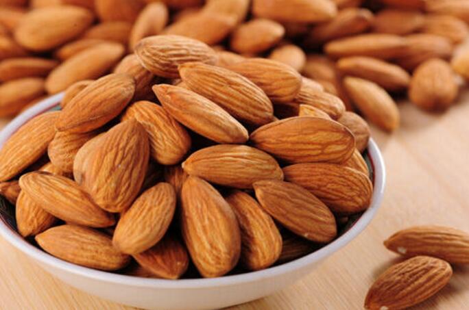 杏仁可以提高維他命E抑制皮膚衰老。