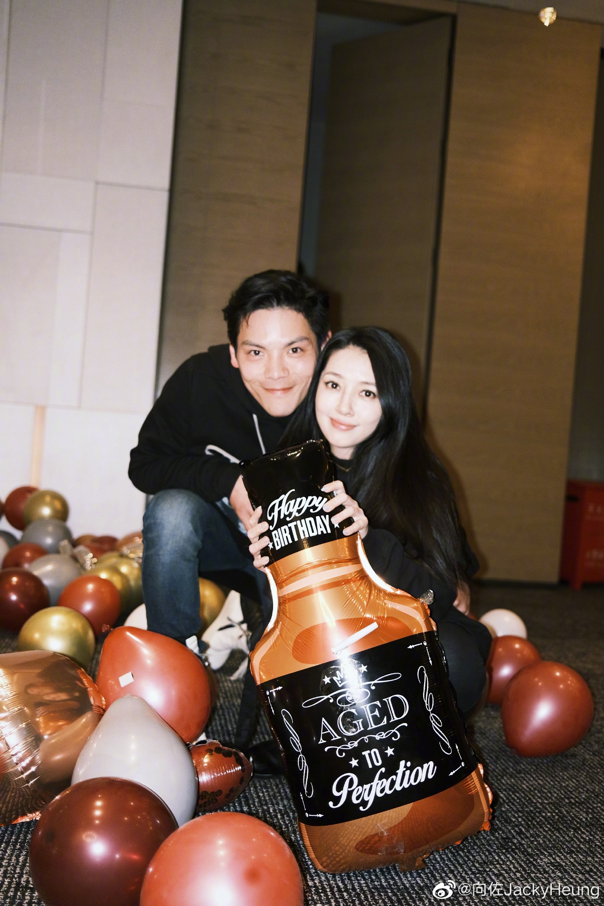 向佐與郭碧婷拍拖3個月就閃婚