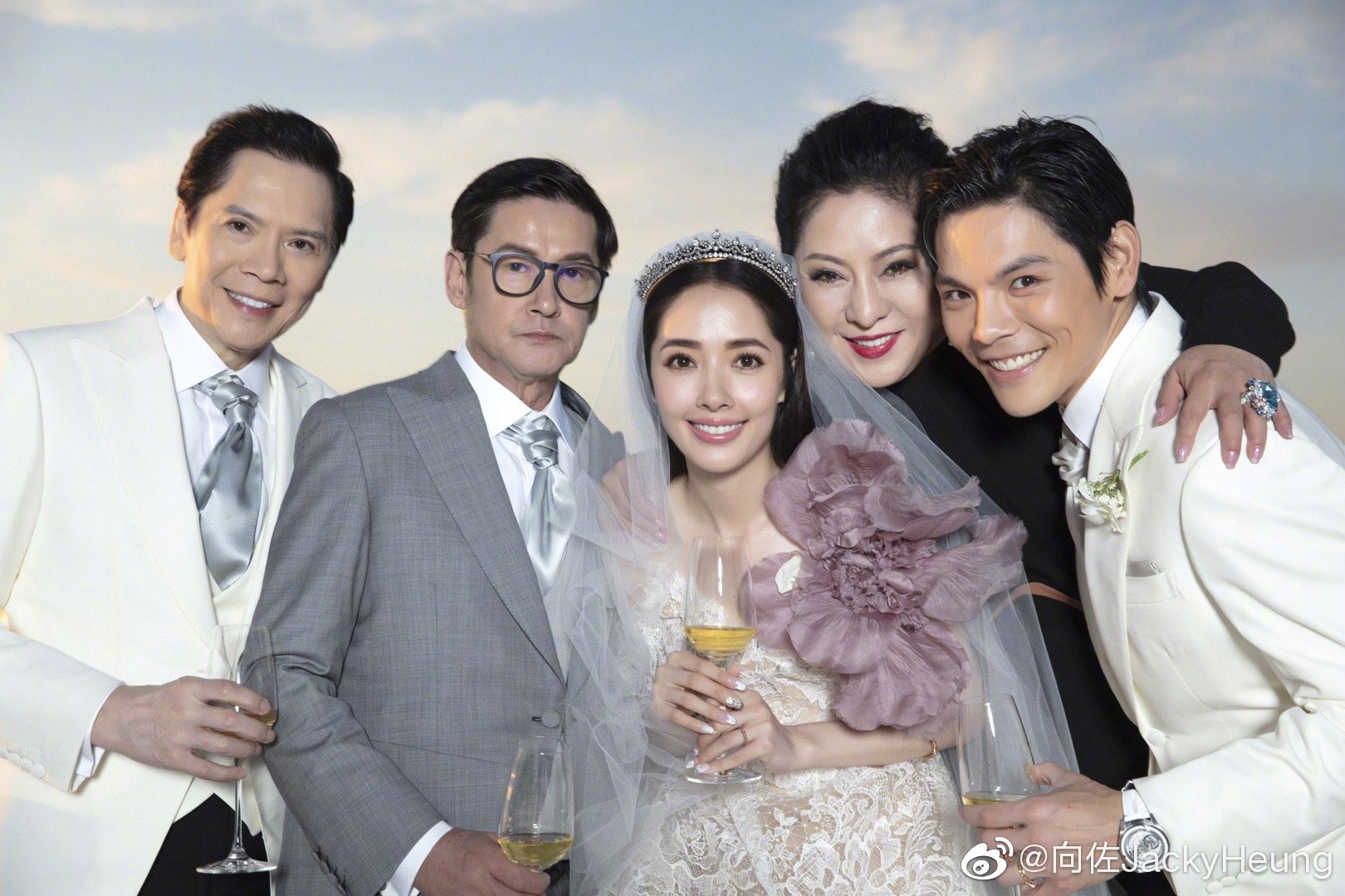 向佐、郭碧婷2019年相戀3個月即閃婚