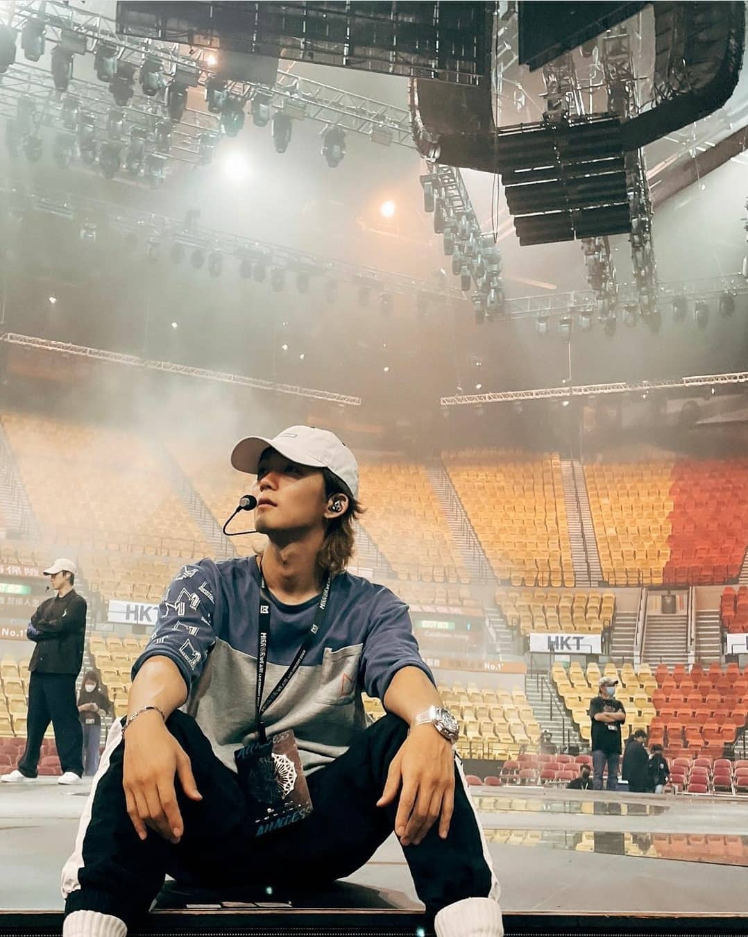 在MIRROR演唱會開Show前後一直有舞台安全問題惹爭議。