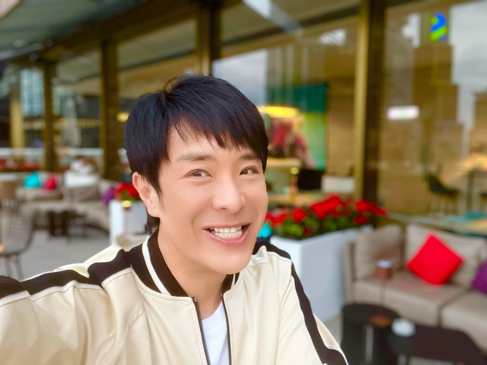 2004年，TVB大裁員，梁思浩被列入黑名單遭解僱。