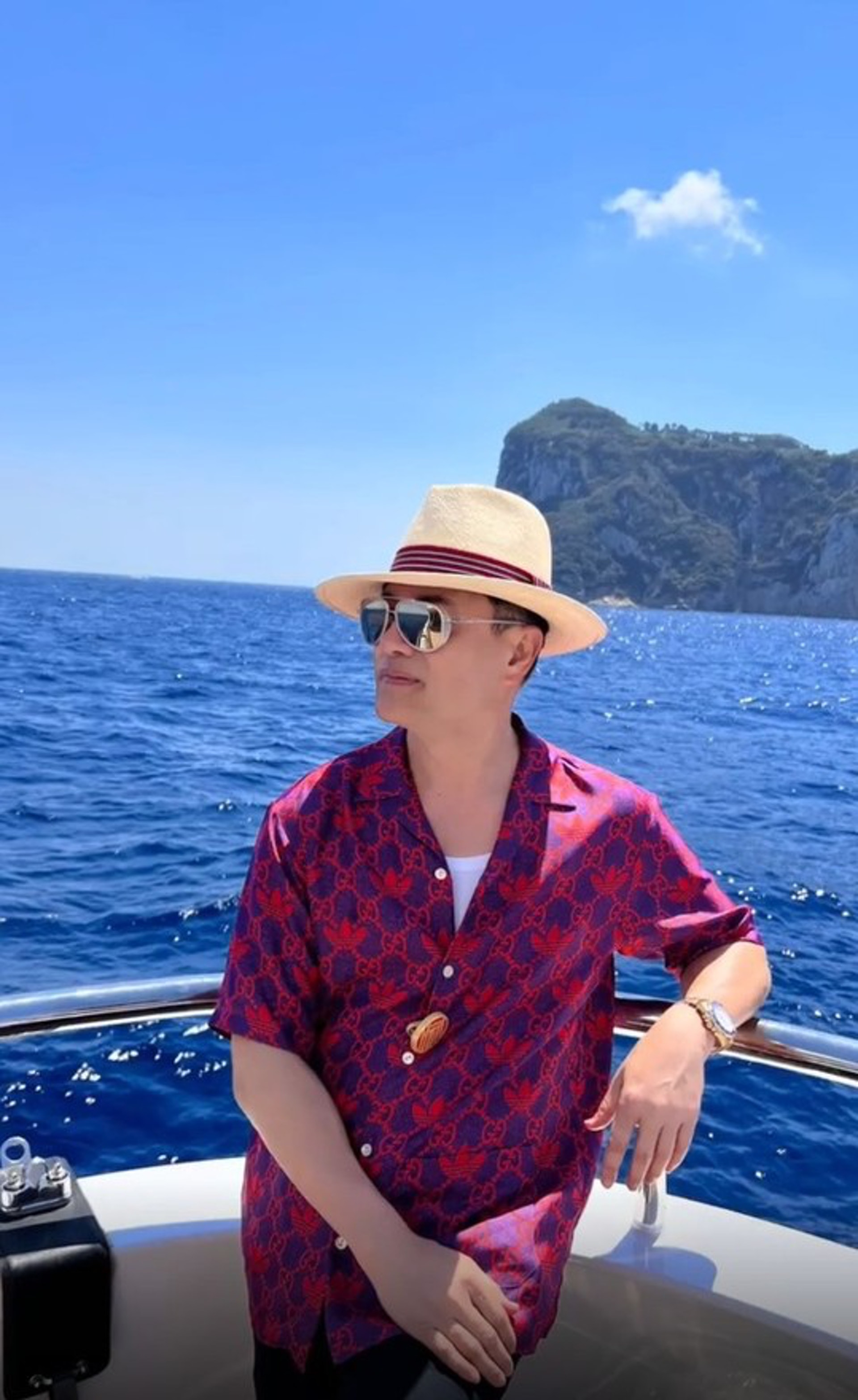 與富貴老婆四處旅行嘆世界