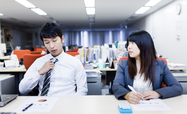 工作時不要傳情，免得被有心人製造閒言閒語。