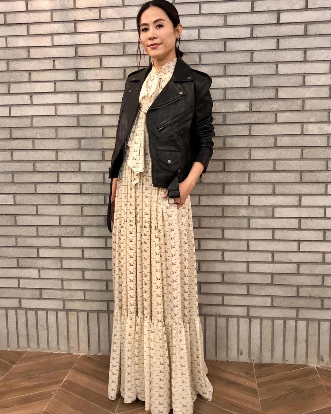 宣萱出生於香港,十三歲的時候前往英國留學