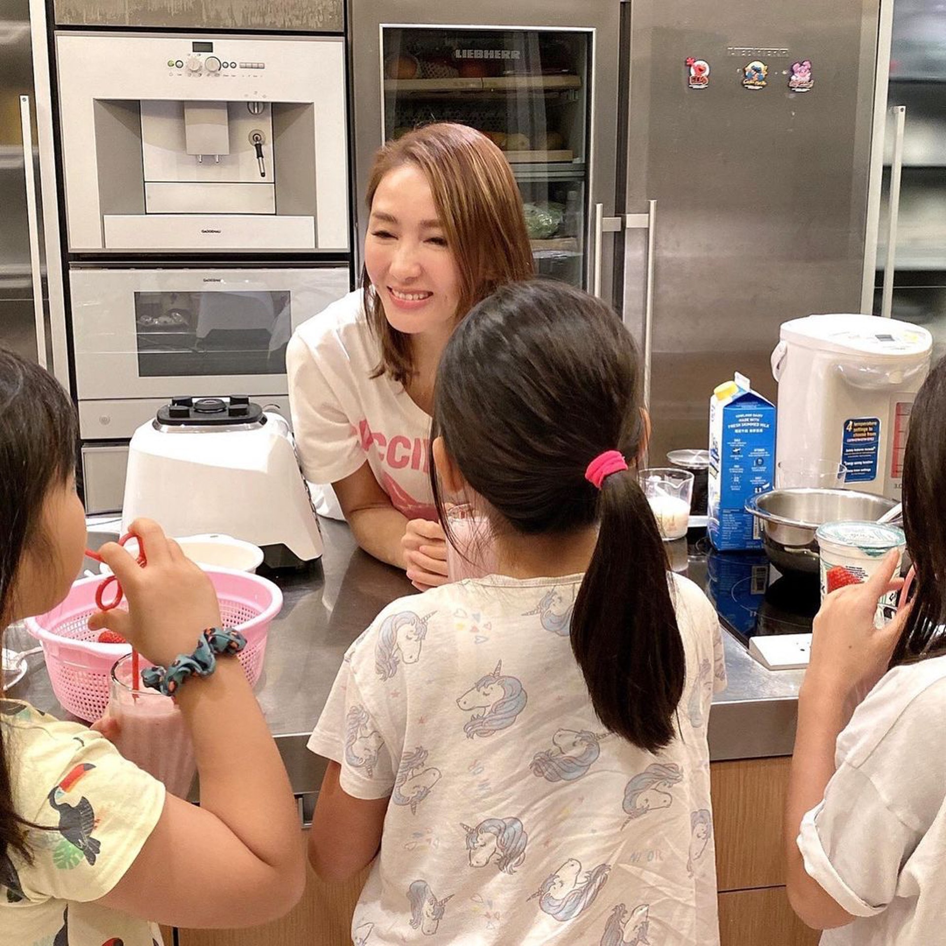 黎姿從不「富養」女兒,反而灌輸孩子貼地的理念。