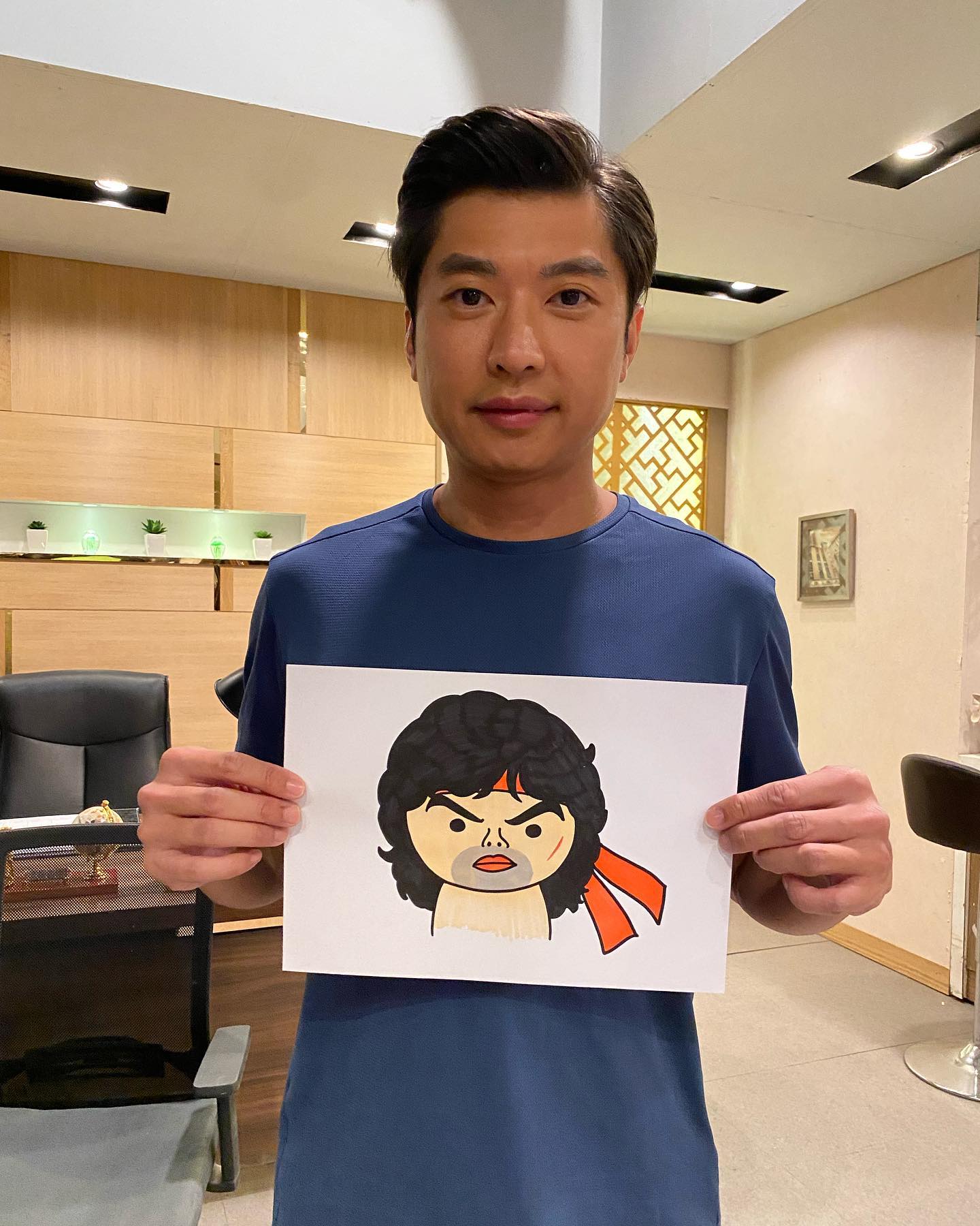 除了藝人的身份,李偉健還是漫畫家。