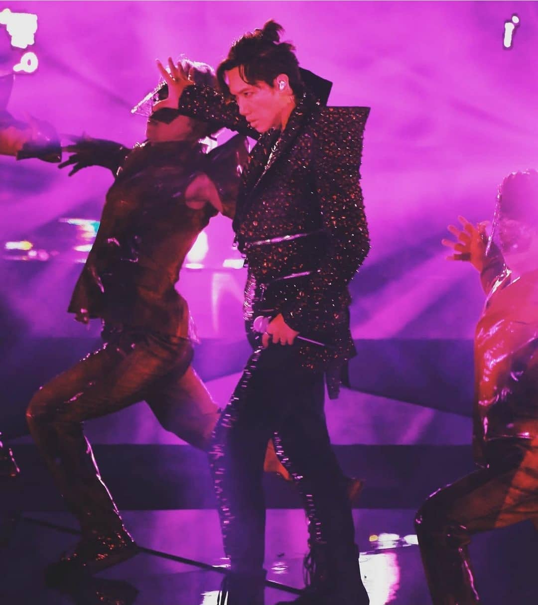 有傳MIRROR演唱會舞台製作外行人參與。