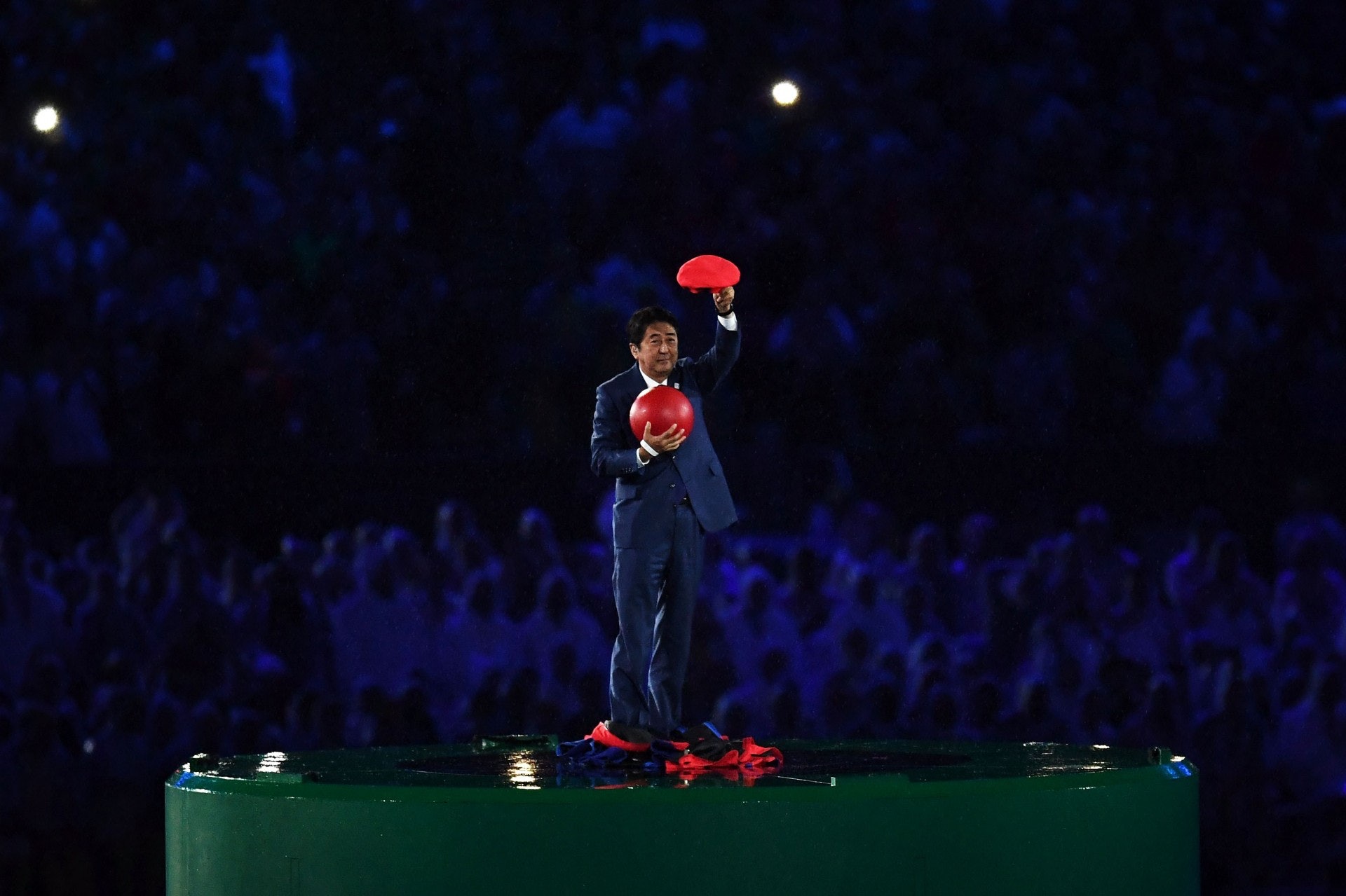 安倍晉三因操勞過度無緣主持一手促成的東奧。