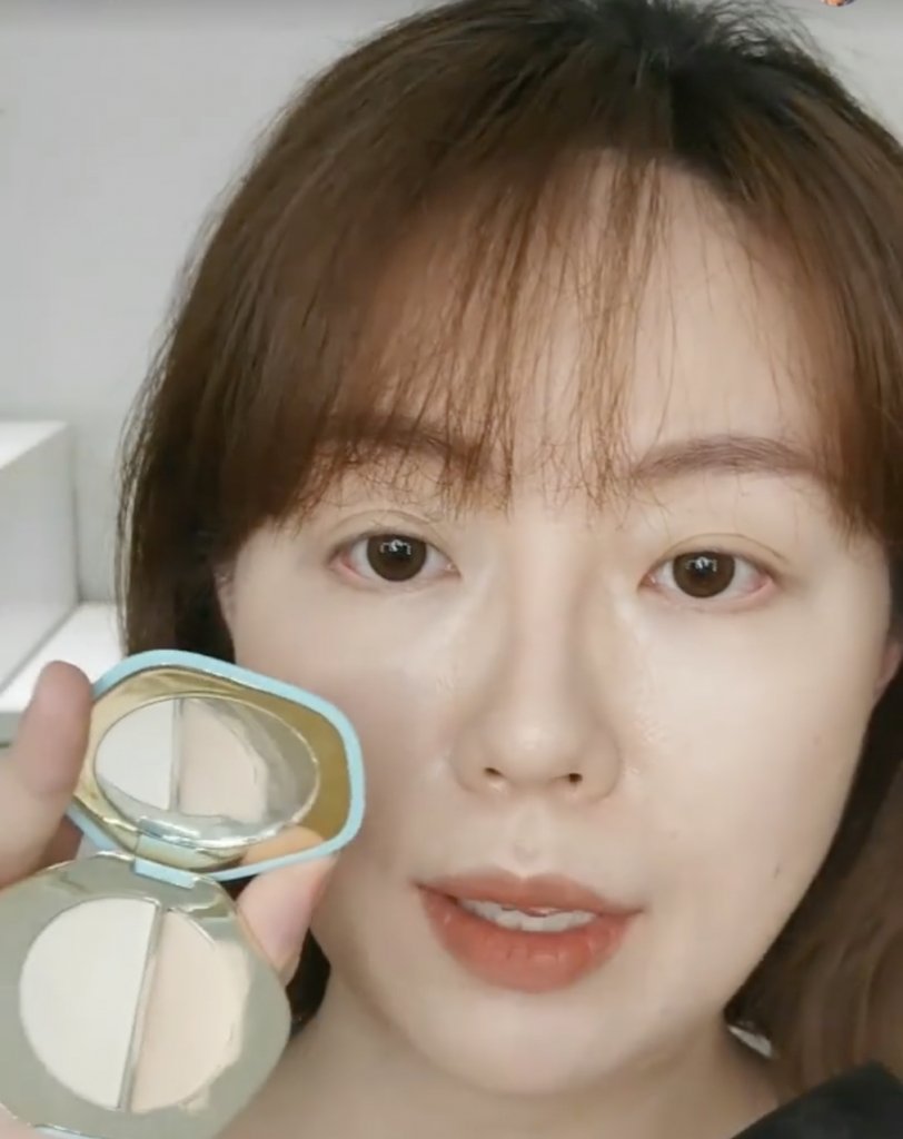 化妝師推介選用啞光高光粉,或者帶一點遮瑕力的淺色蜜粉餅。