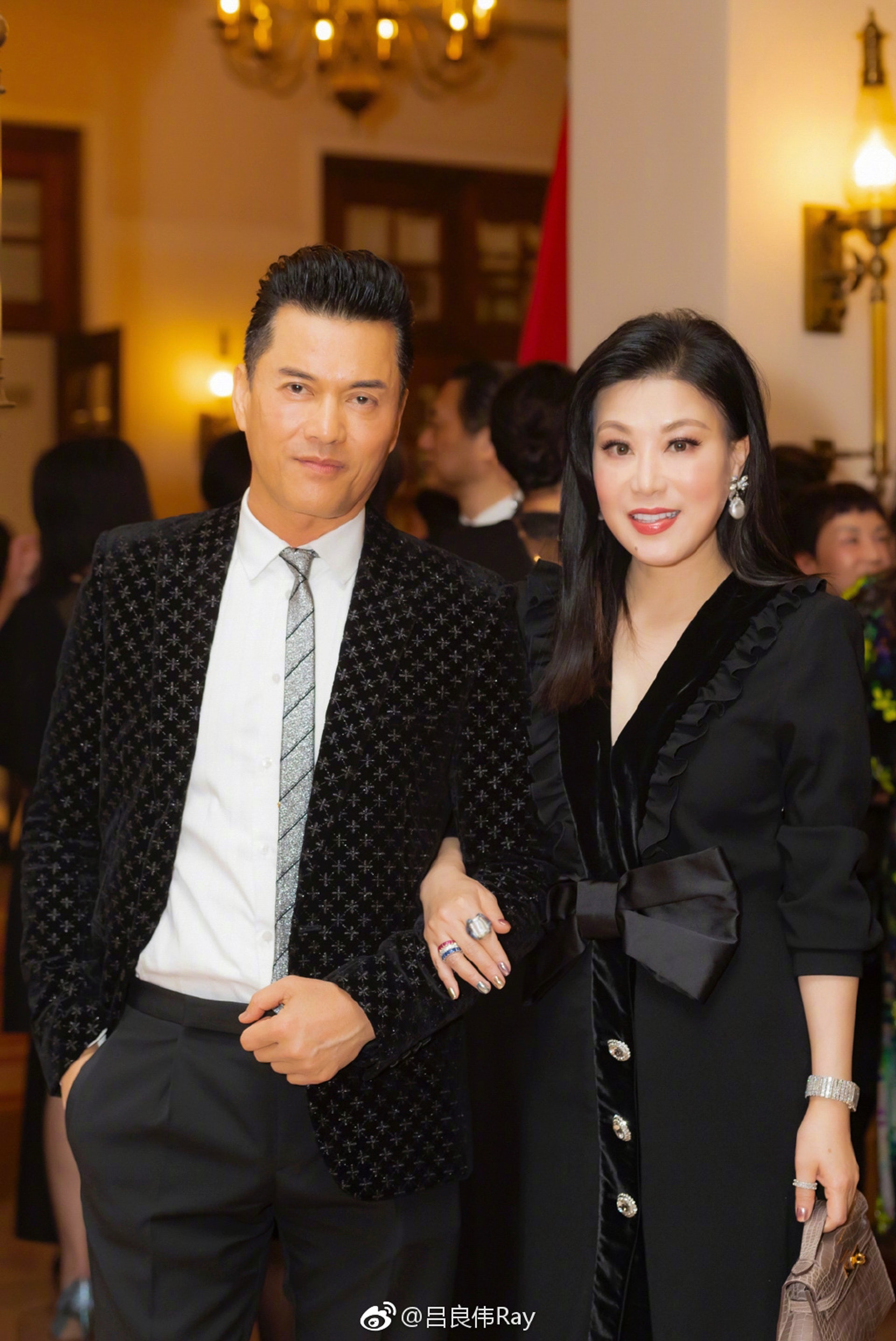 楊小娟財力雄厚身家億億聲