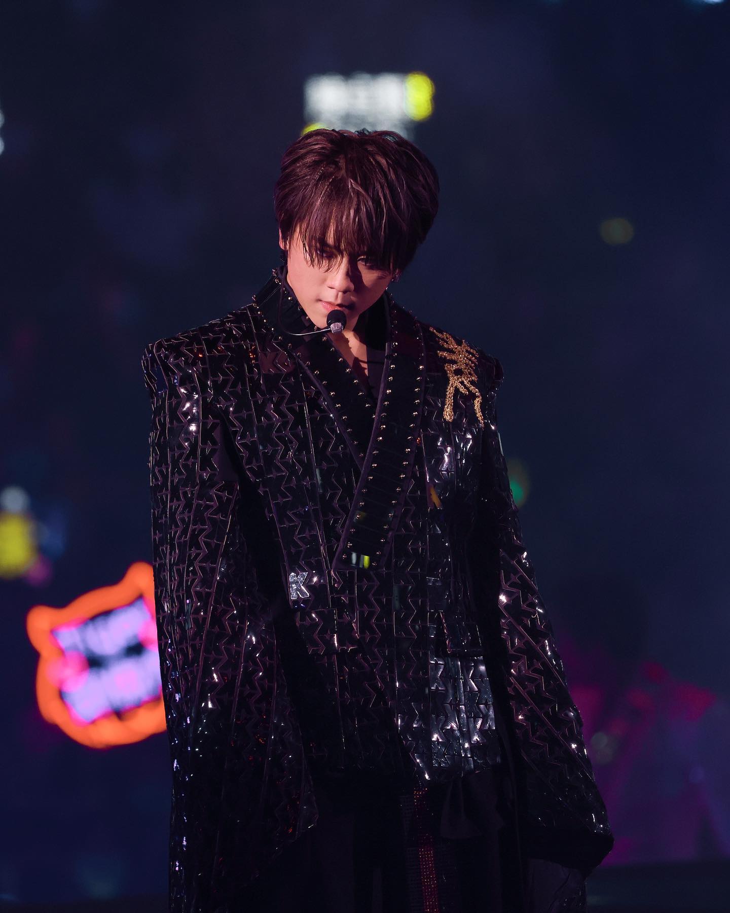 姜濤差點叉錯腳跌倒。