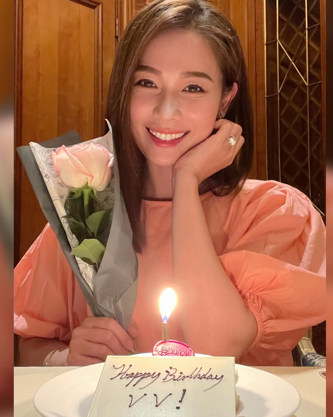 楊秀惠38歲生日拿著鮮花笑得超甜