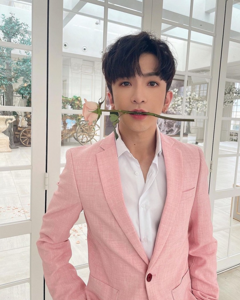 教主Anson Lo盧瀚霆錄音時要手拿一枝筆