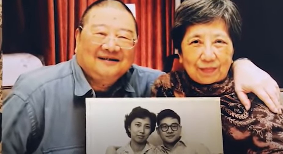 倪匡與太太李果珍的照片