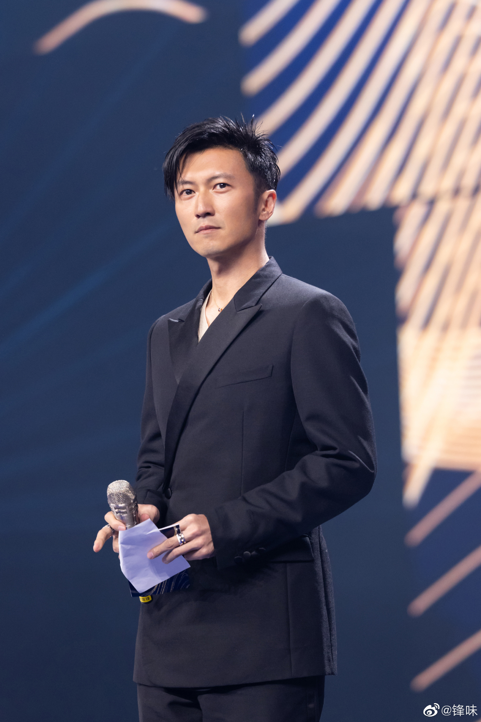 謝賢與狄波拉的兒子謝霆鋒出道多年