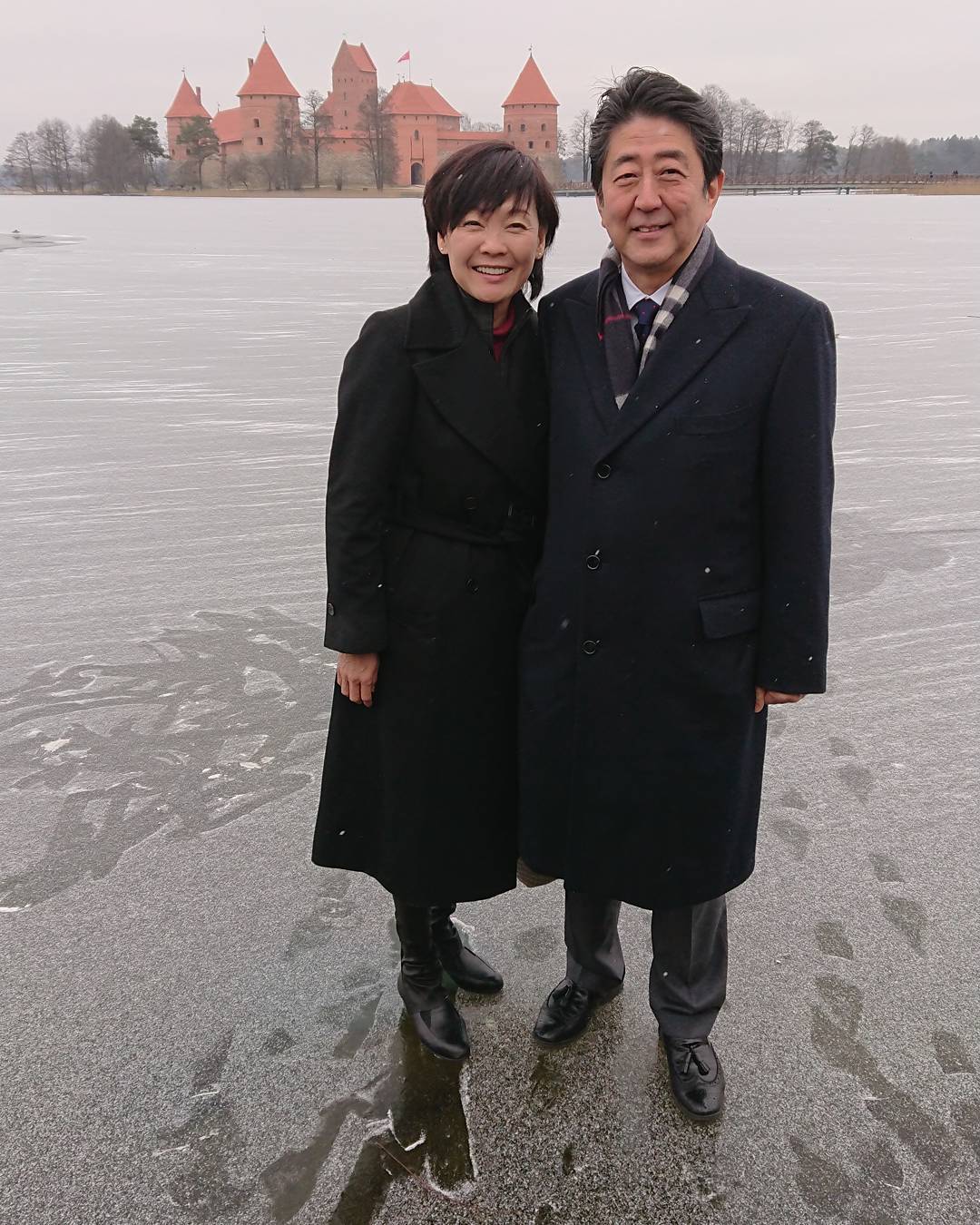 日本前首相安倍晉三與太太安倍昭惠常常甜密合照