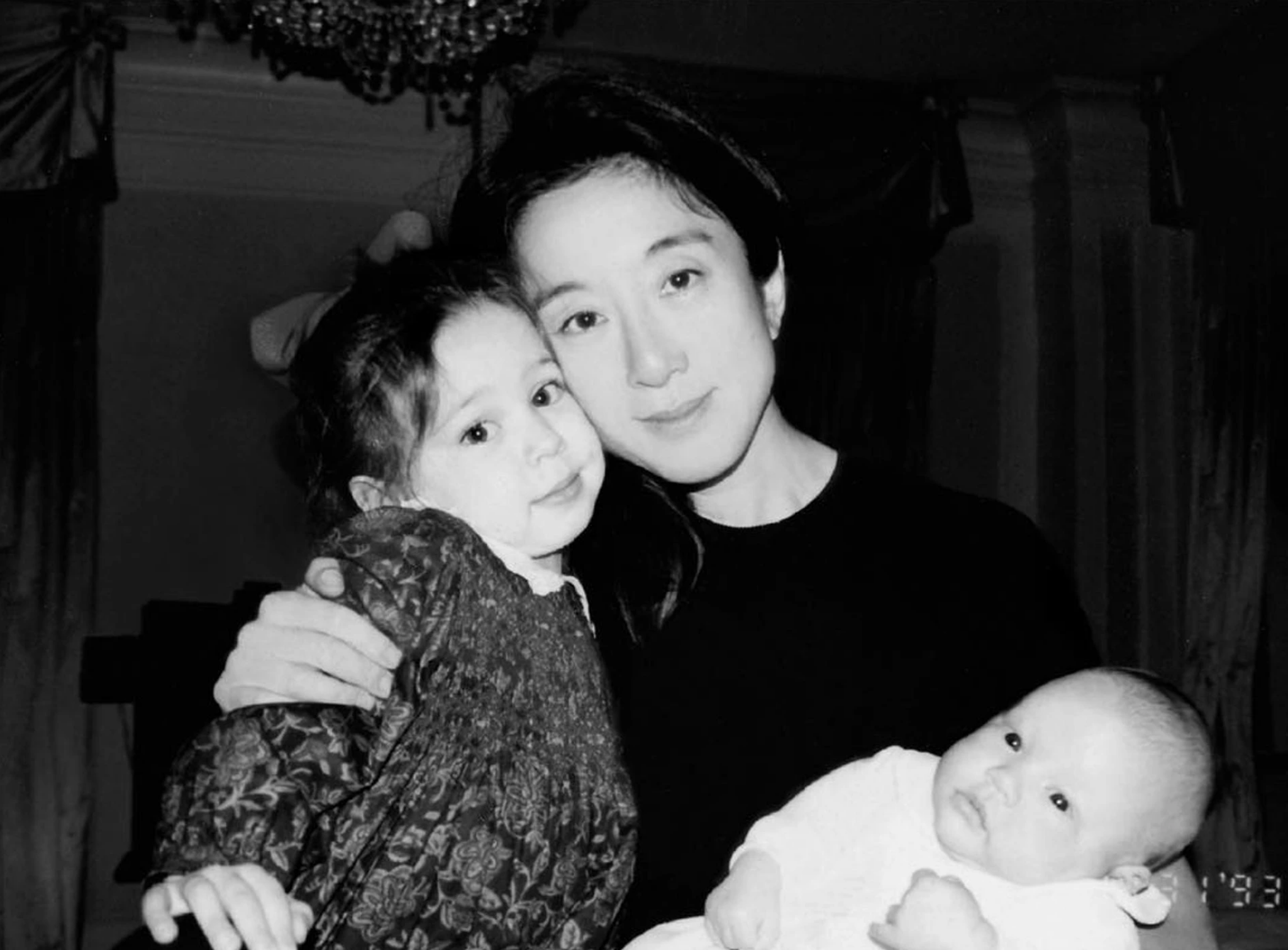 Vera Wang與兩位女兒合照