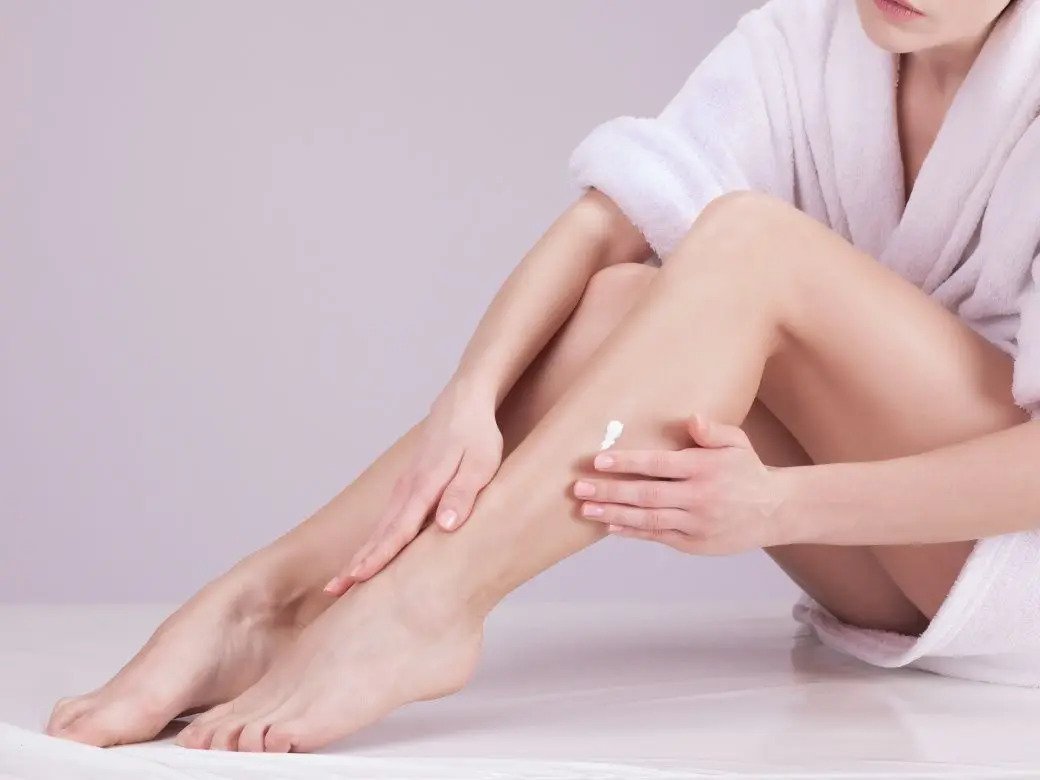 脫毛前先使用保濕乳液以加強保濕護理。