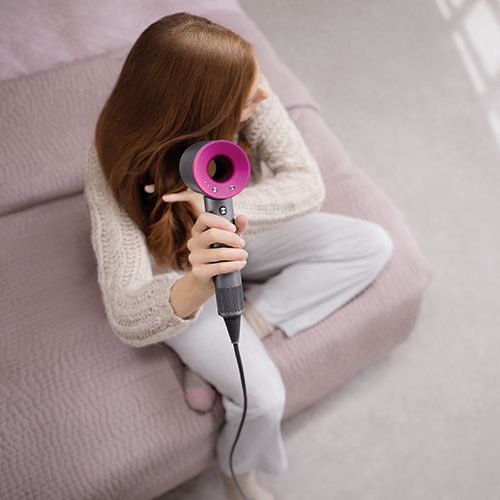 髮絲與皮膚一樣需要水分才會美。