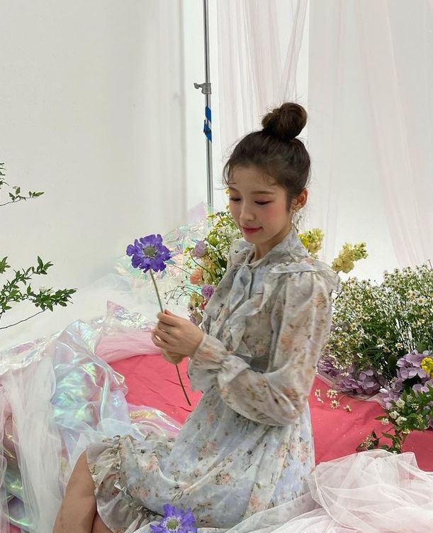 丸子頭可以增加顱頂高度,拉長臉部線條,更顯童顏!