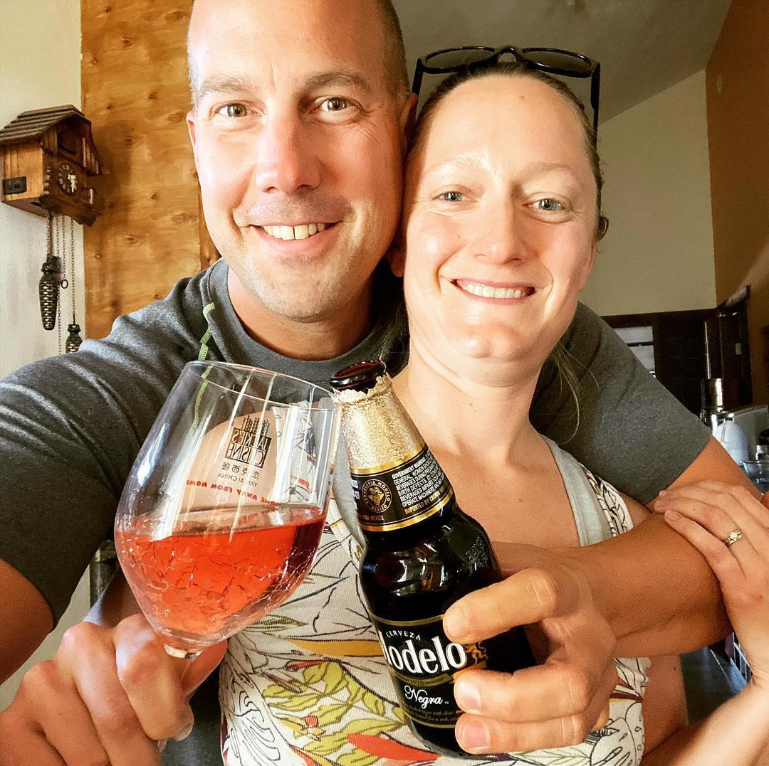 美國百萬富翁Steve Adcock在2016年儲蓄夠100萬美金後,選擇在35歲的年紀提早退休「嘆世界」!