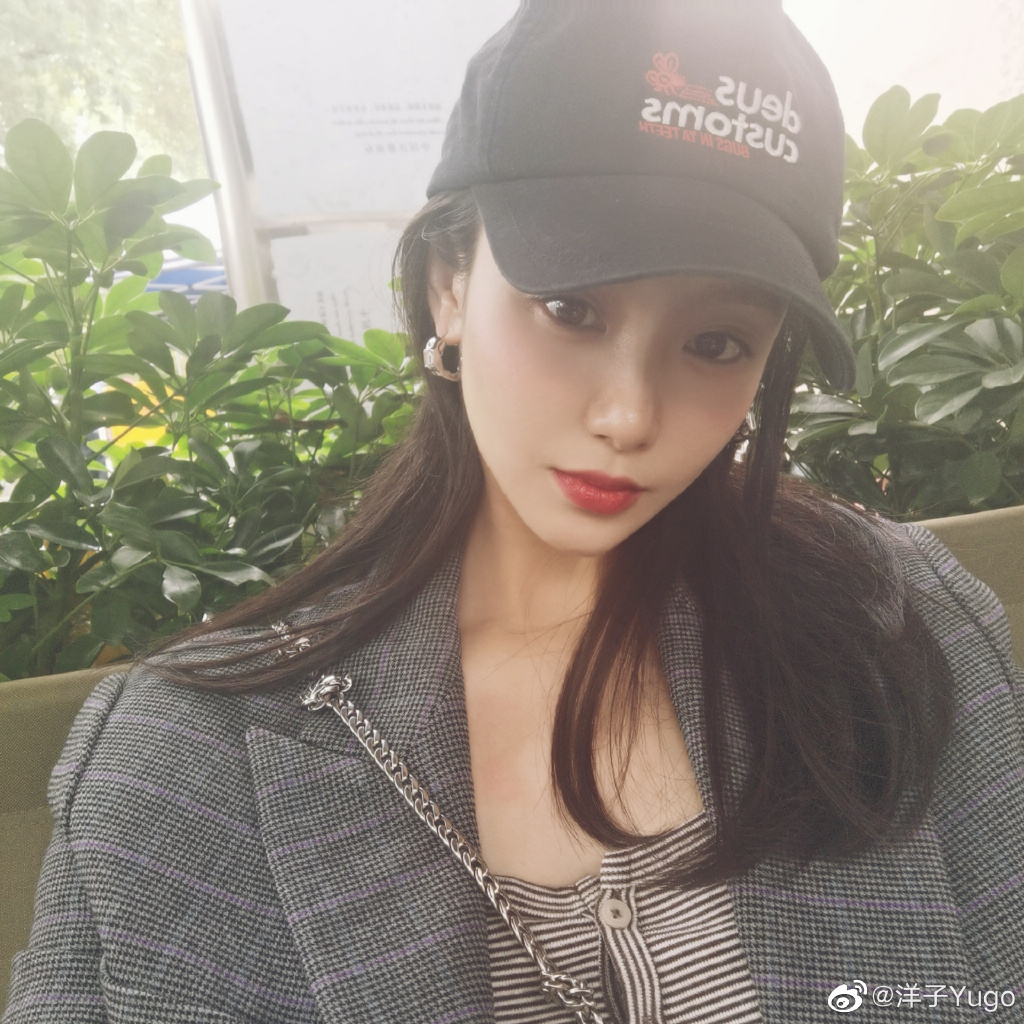 吳啟華前妻石洋子生活無憂，周身都是名牌，戴名錶、孭名牌手袋等等，日子過得相當富貴！