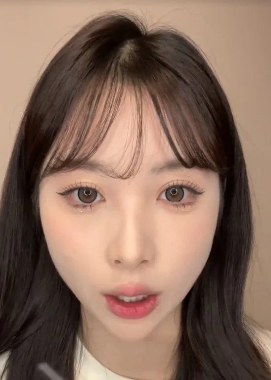 整個眼妝完成。