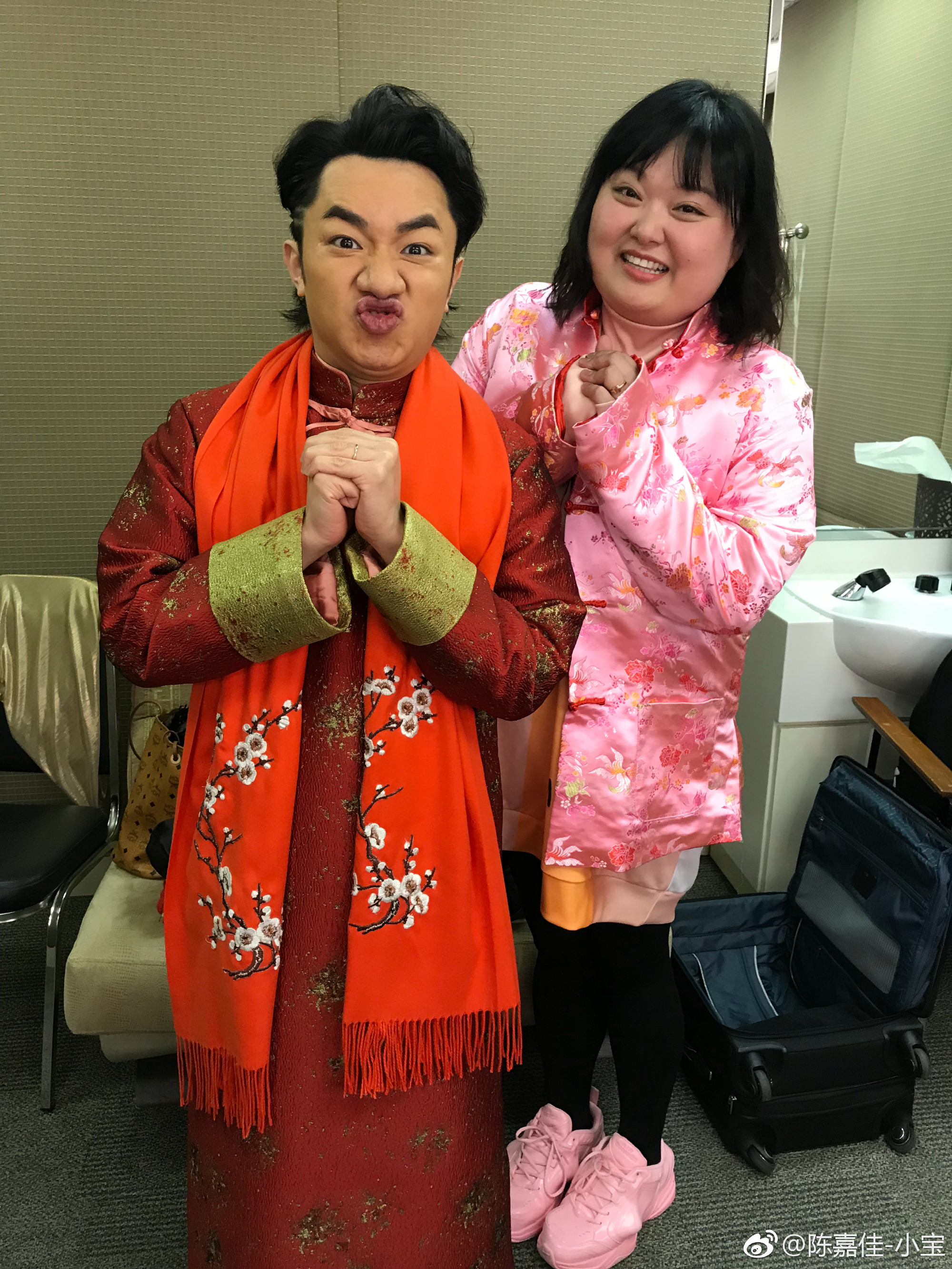 做過臨記公司聯絡員,更因此認識王祖藍