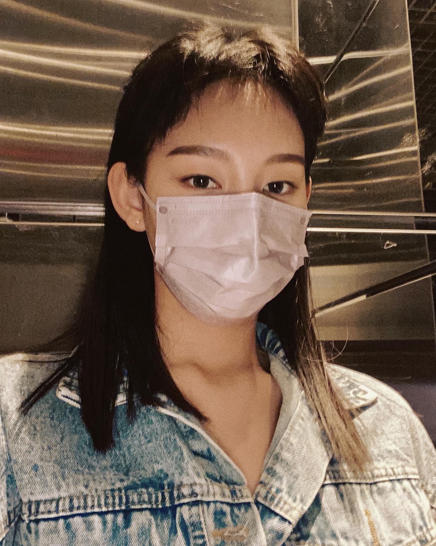 炎明熹17歲已名利雙收,她表示不會因此沖昏頭腦。
