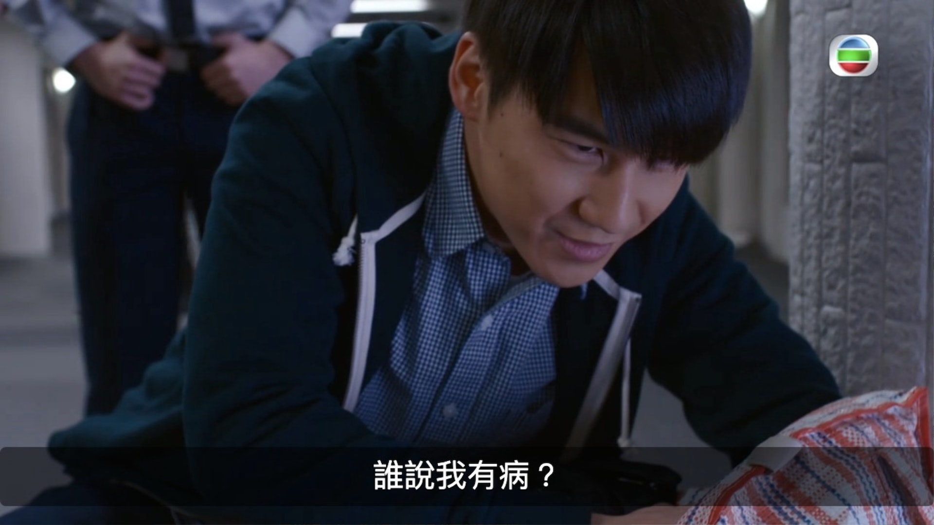 保安問他「你係咪有病呀？」，李曉（譚永浩 飾）受到刺激一秒變臉。