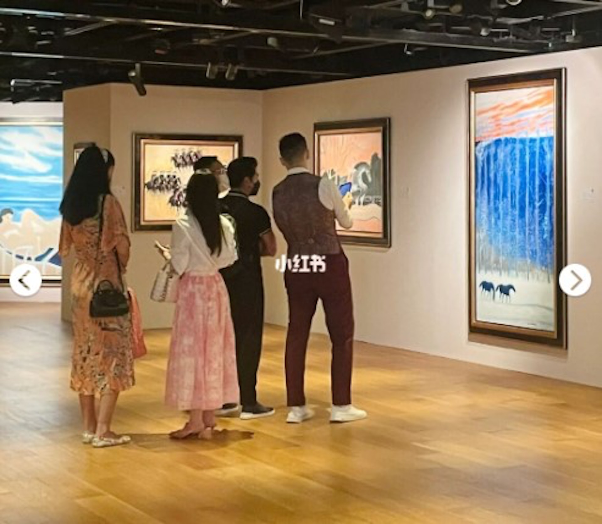 郭富城帶著老婆方媛出席作品展售會。