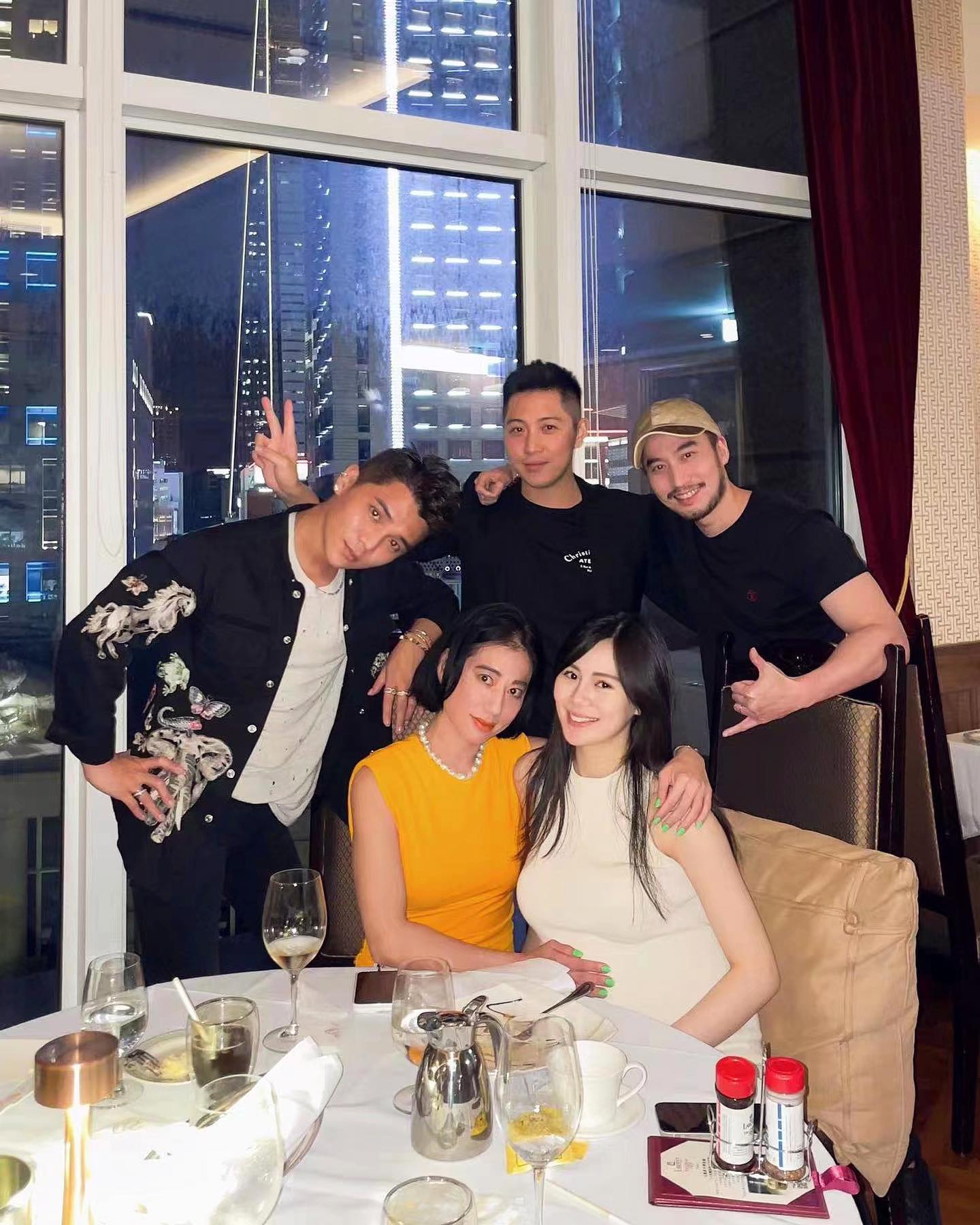 賴弘國與太太Alice在一年前經朋友介紹認識。