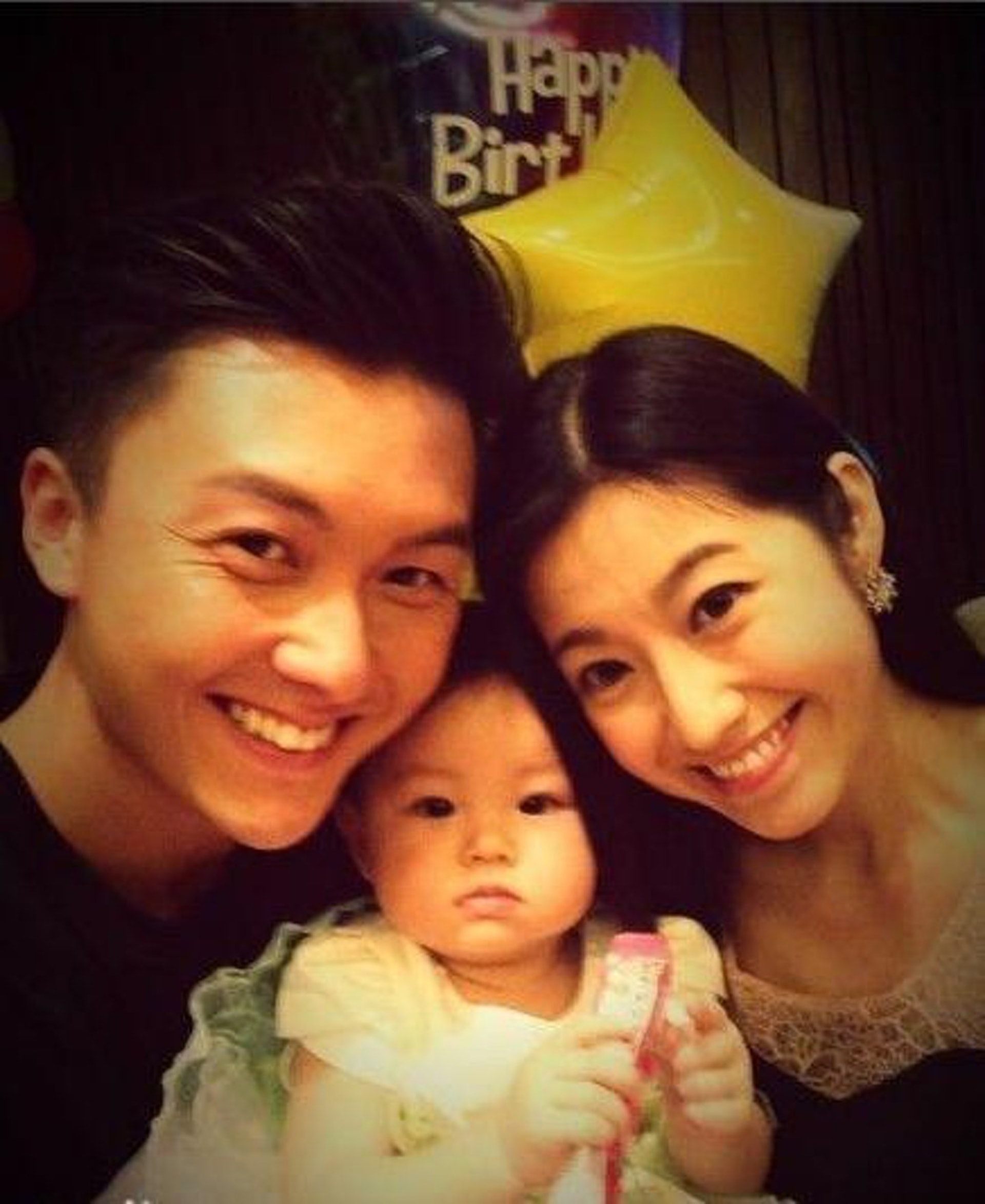 拍拖3年於2011年11月奉女成婚