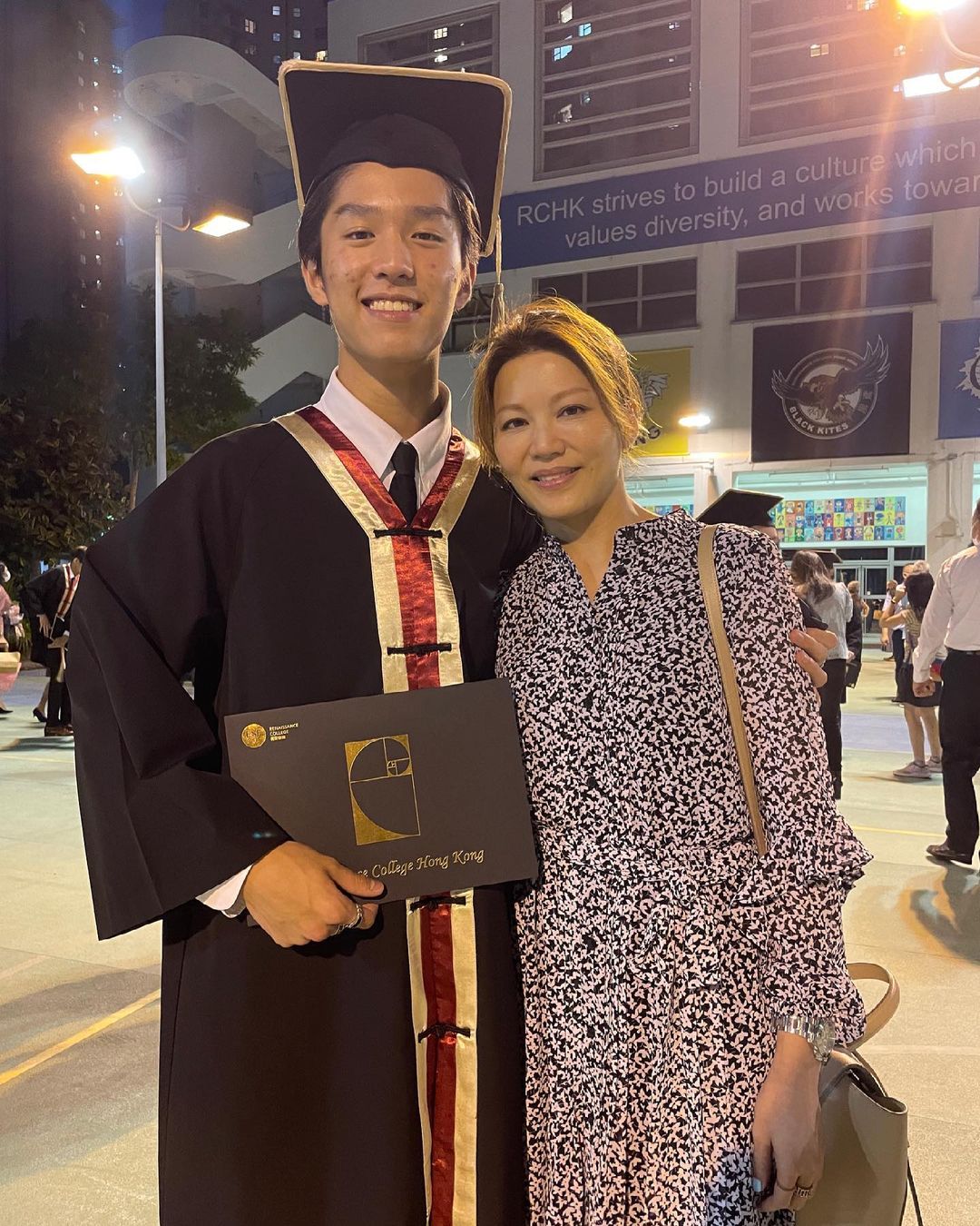 康子妮(Lily)大仔林寶畢業照