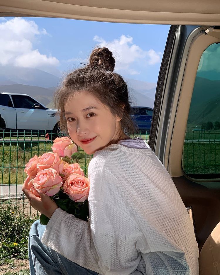 可愛軟萌之餘更顯髮量多。