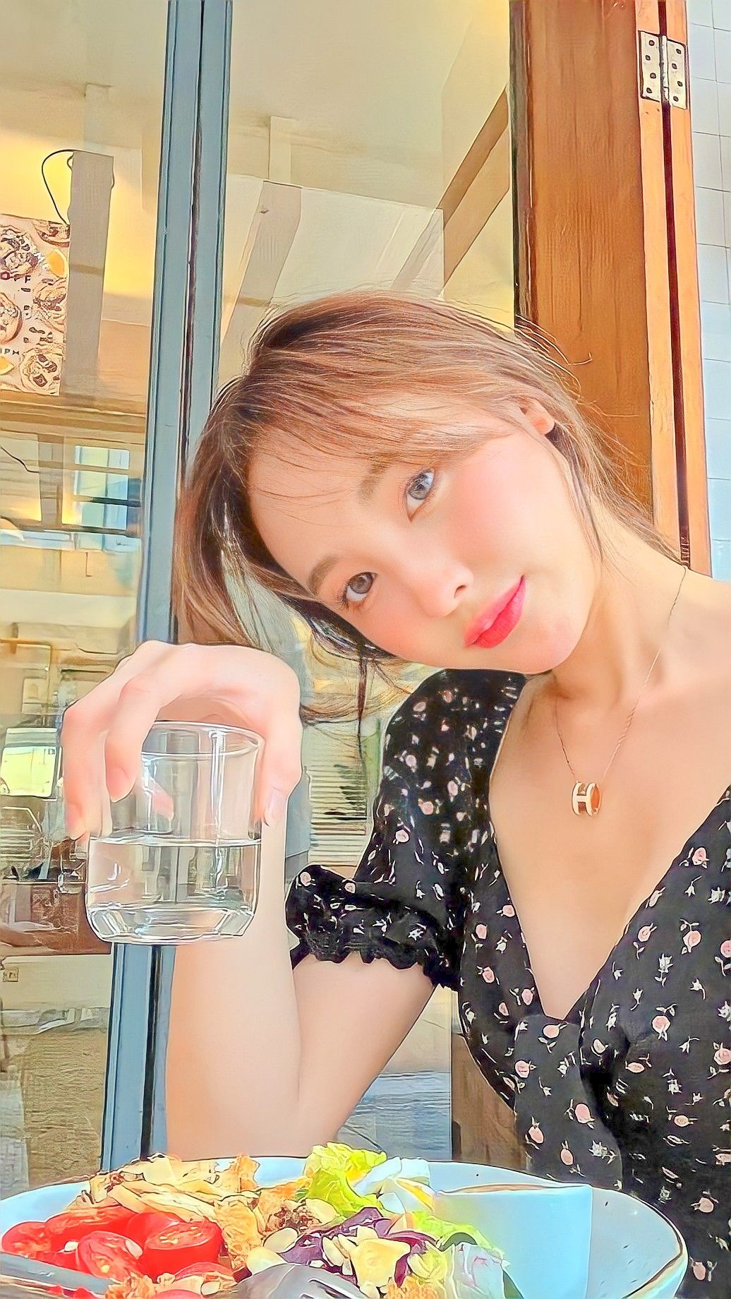 多喝白水能活化細胞,皮膚會更有彈性。