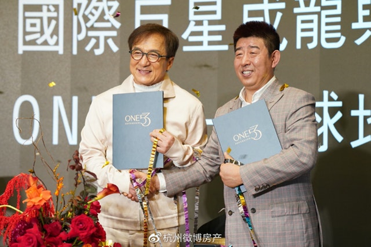 成龍本來只是想參觀新樓盤,但看完後就有意出手,最後買入一套逾4,305平方呎的江景房。