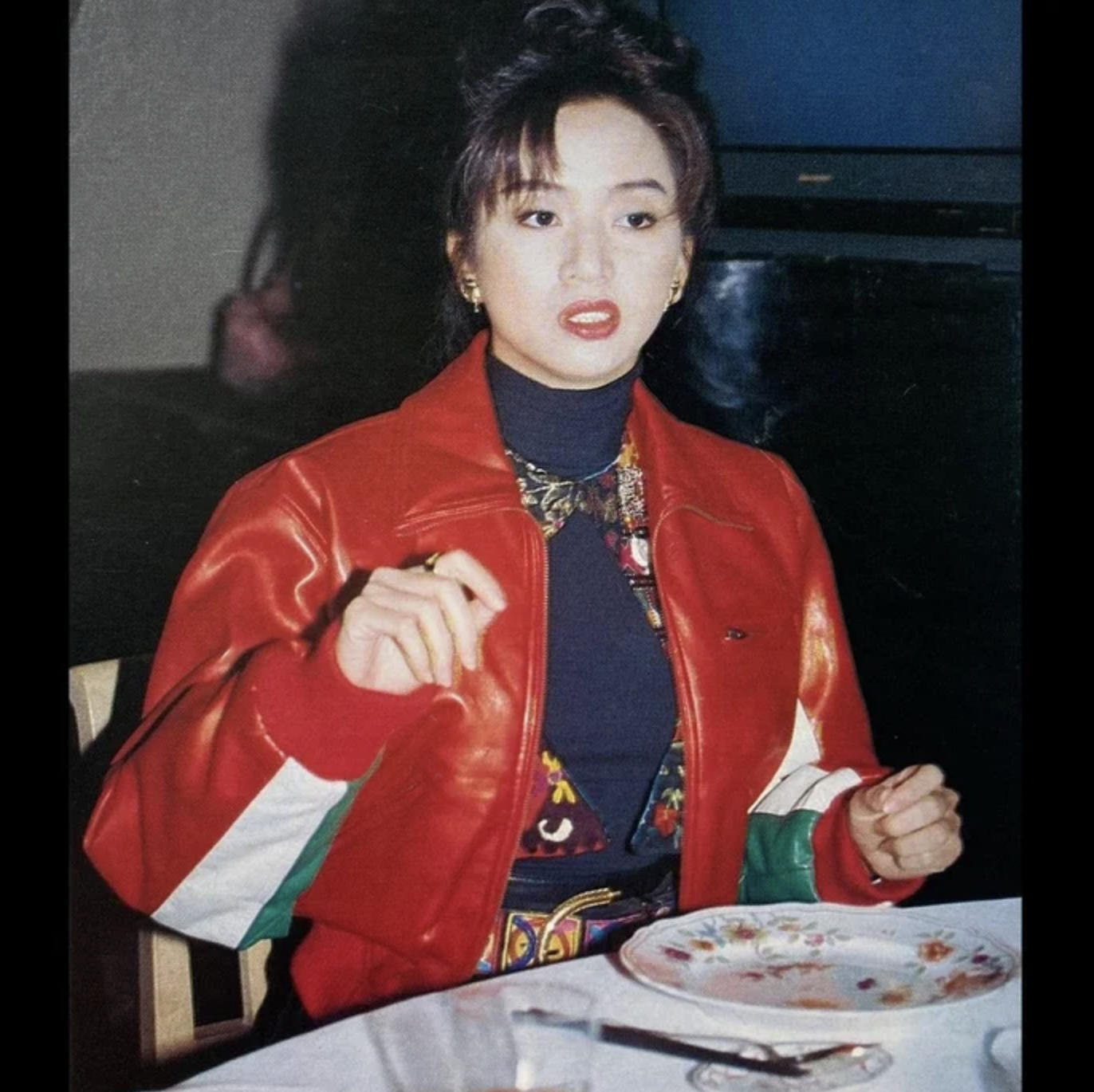 已故天后梅艷芳早年照片