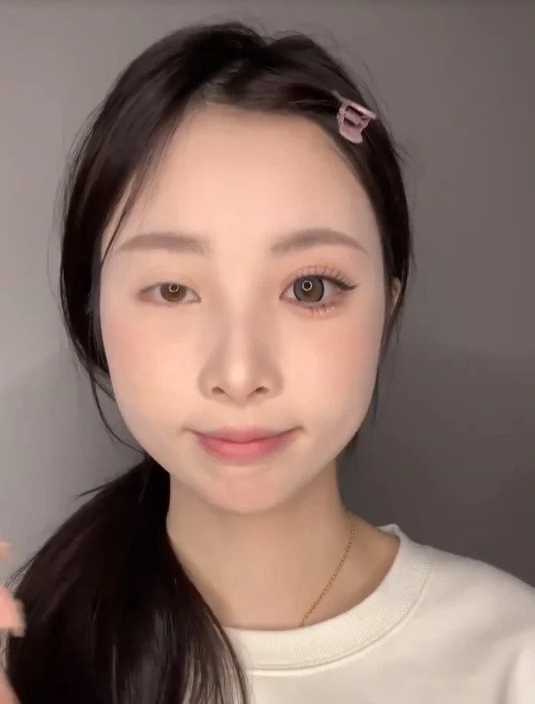 化妝後可見妝前妝後。