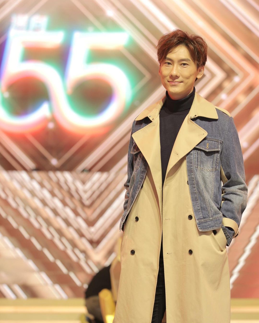 為了減輕家人的負擔，林溥來在大學時期做補習老師賺錢