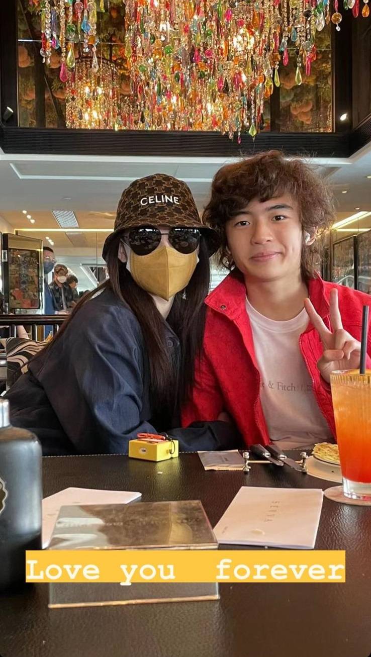 張柏芝與謝霆鋒所生的大仔Lucas在13歲時喜歡上同班同學,便問柏芝拖女生手的方法和技巧。