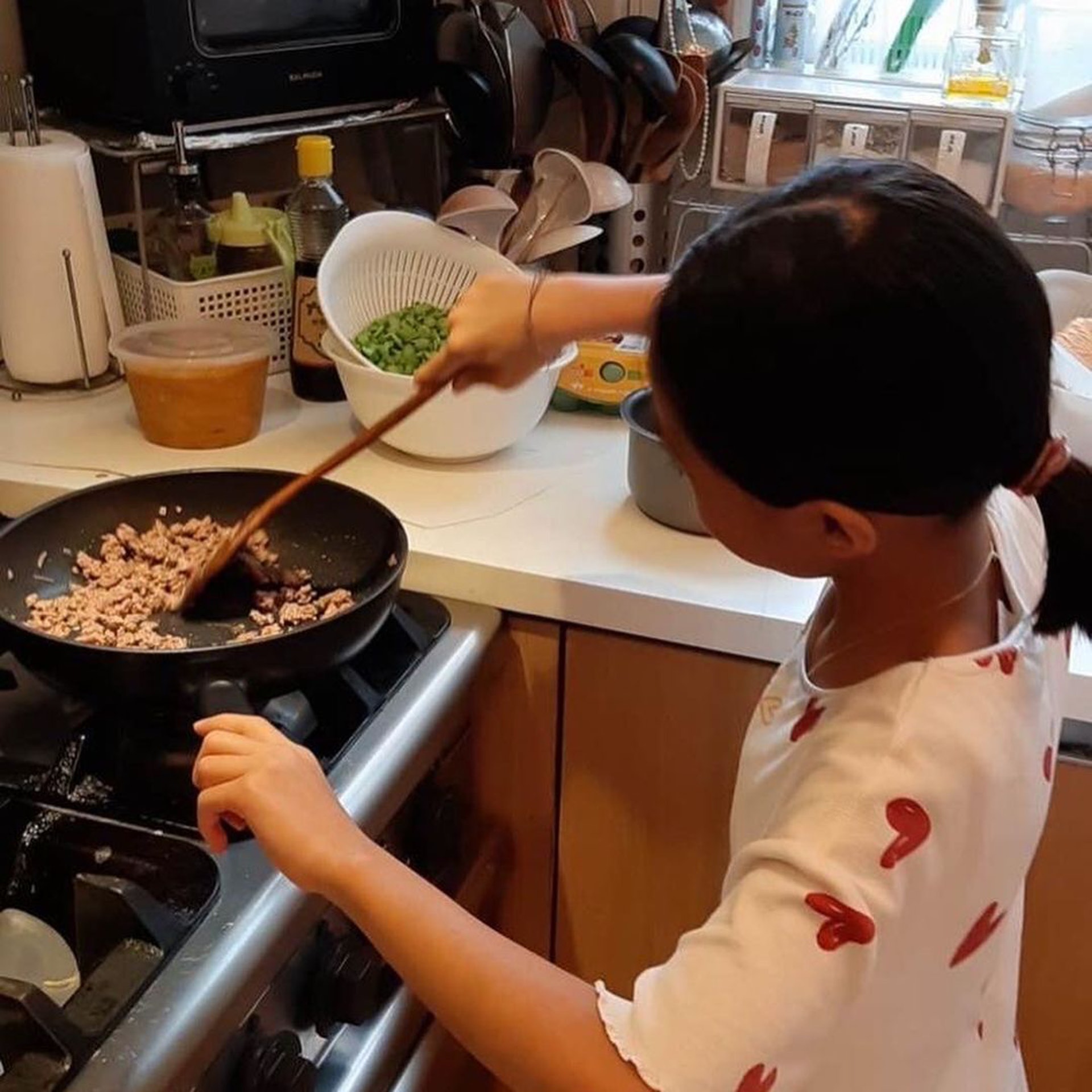 Gigi也會要求囡囡幫手做家務