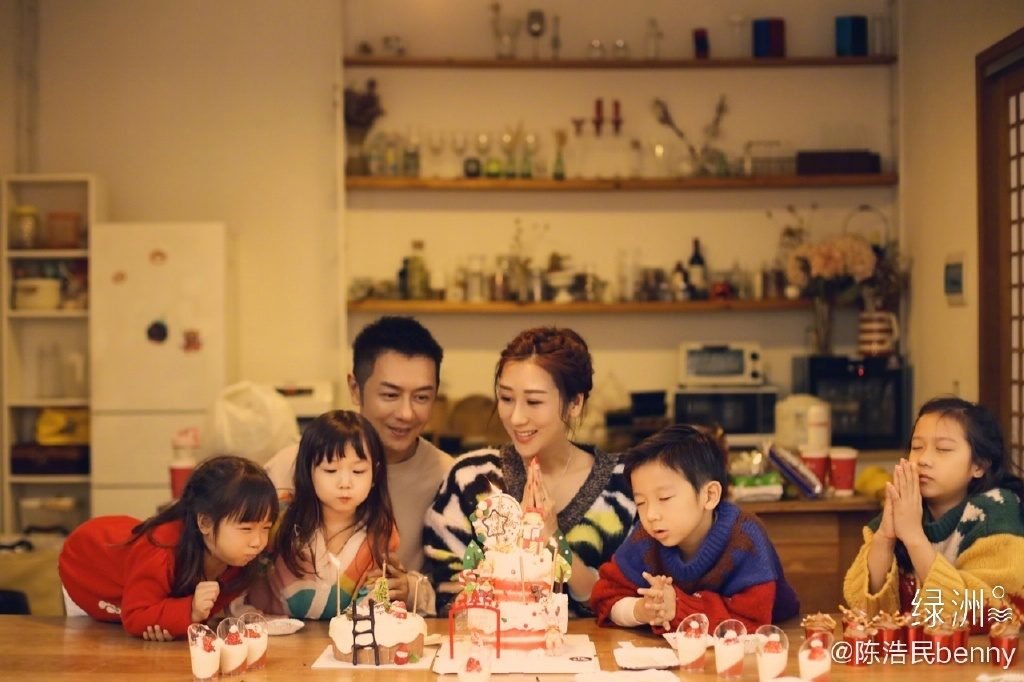 陳浩民於2011年與蔣麗莎結婚，婚後育有3女1子。