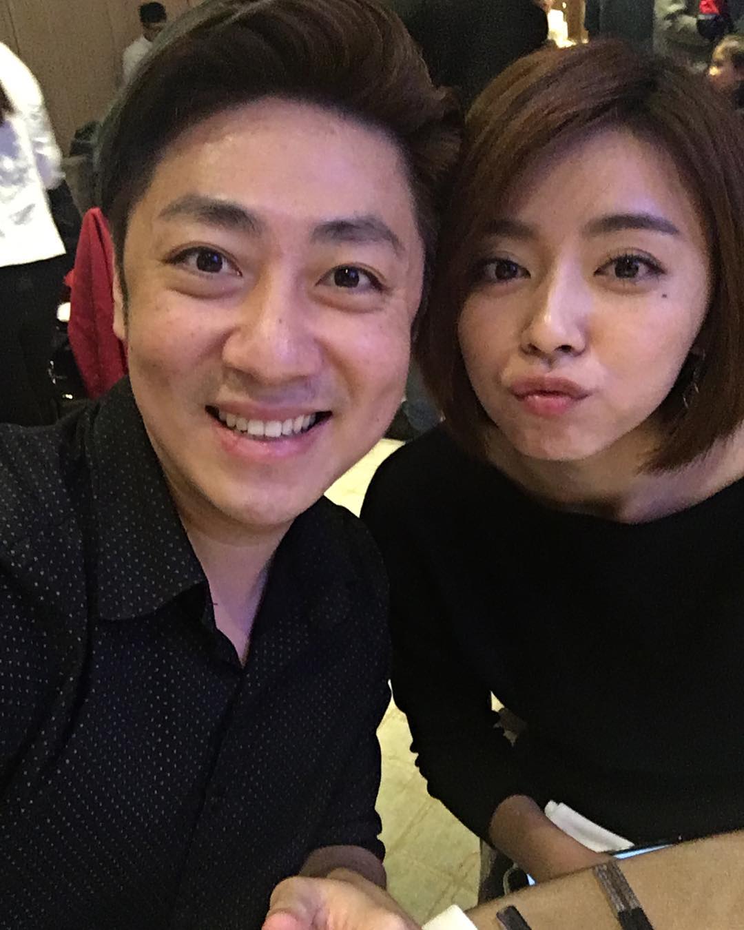 剛過去的7月28日是二人結婚兩周年，艾成還向王瞳告白：「期待未來的每一年的結婚紀念日！我愛妳。」