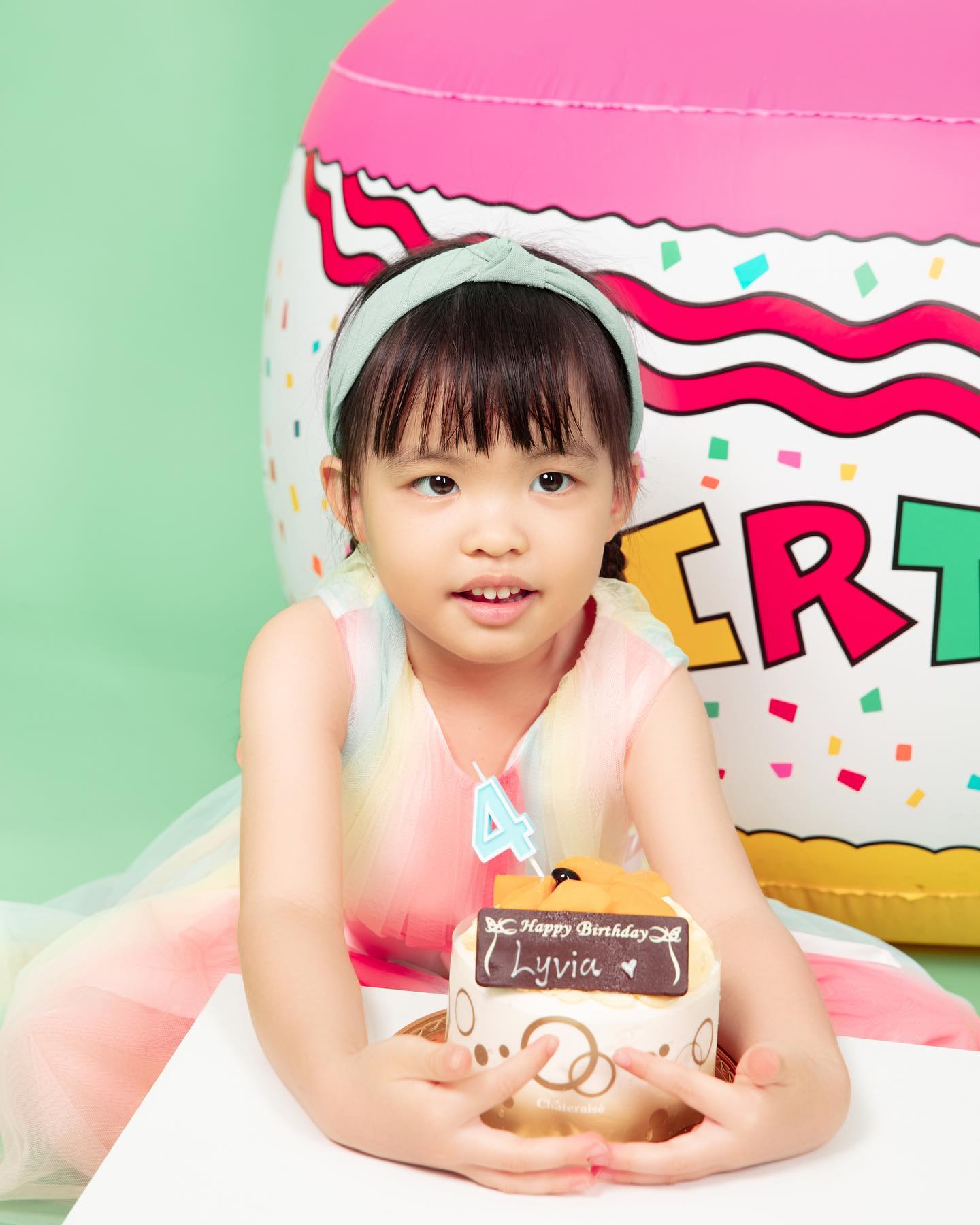 熊黛林雙胞胎小女兒Lyvia不及姐姐Kaylor靚。