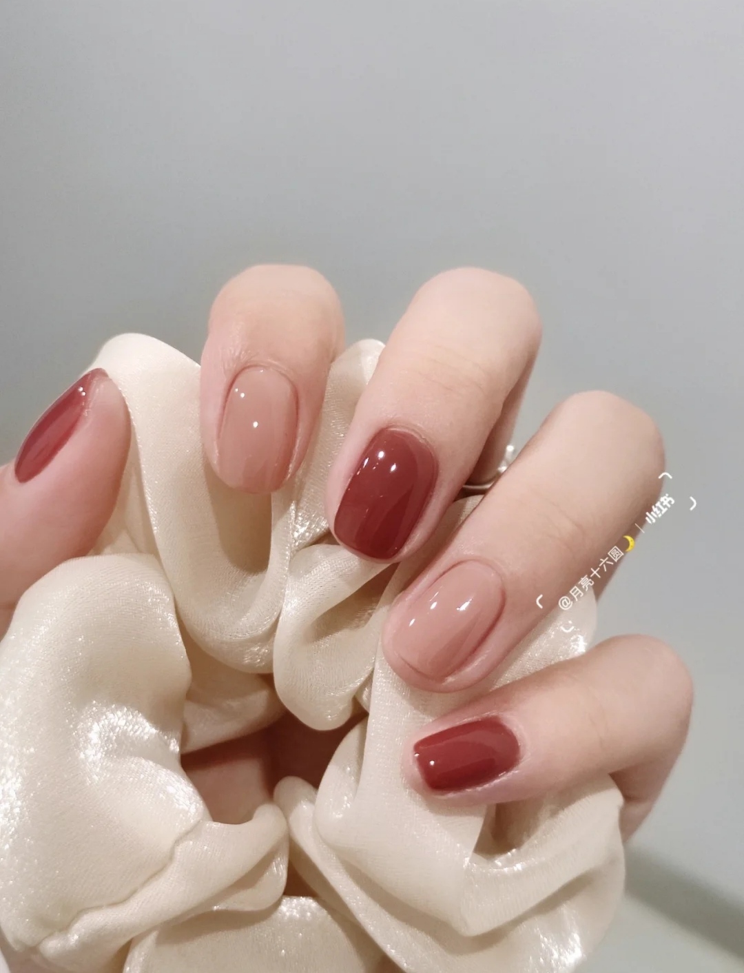 大地色系給人一種溫暖、成熟穩重的感覺。